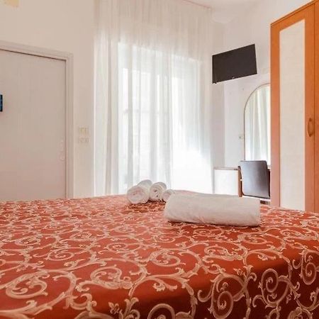 Hotel Ivana Misano Adriatico Esterno foto