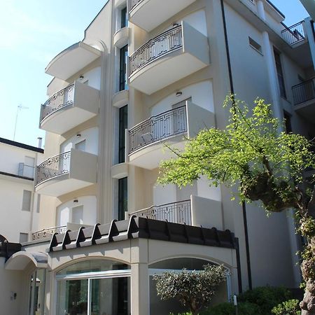 Hotel Ivana Misano Adriatico Esterno foto