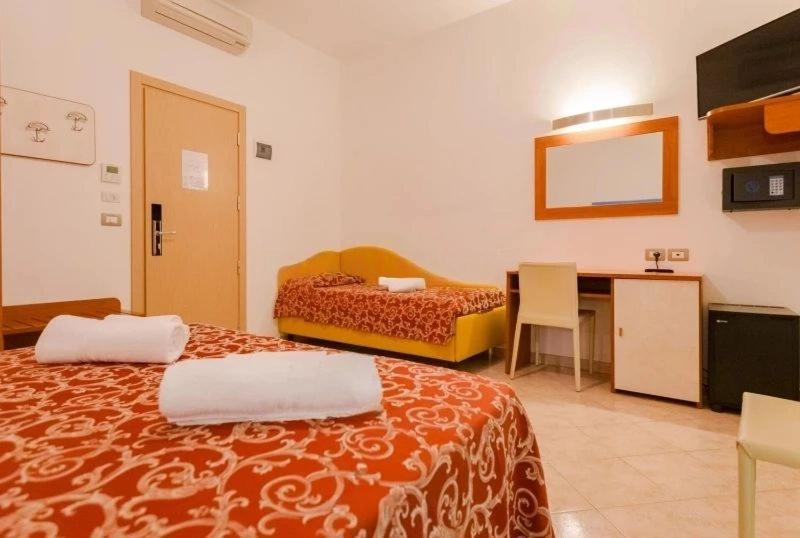 Hotel Ivana Misano Adriatico Esterno foto