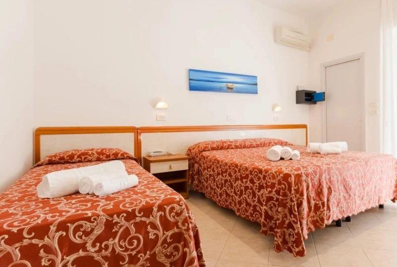 Hotel Ivana Misano Adriatico Esterno foto
