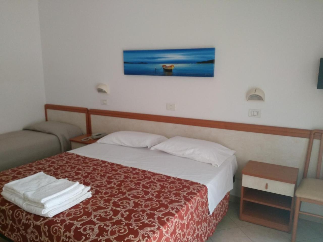 Hotel Ivana Misano Adriatico Esterno foto
