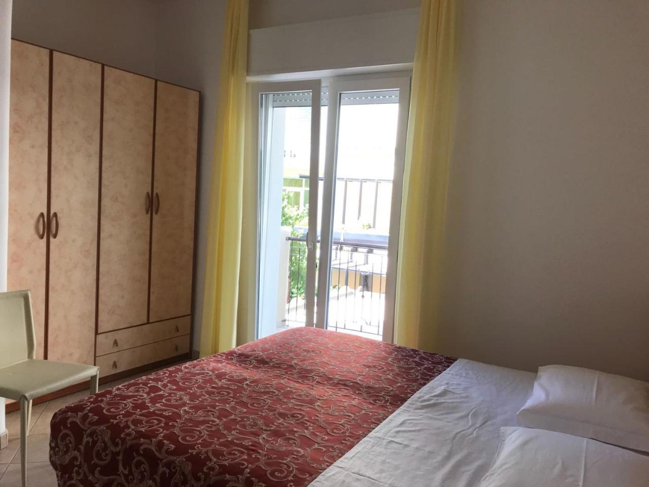 Hotel Ivana Misano Adriatico Esterno foto
