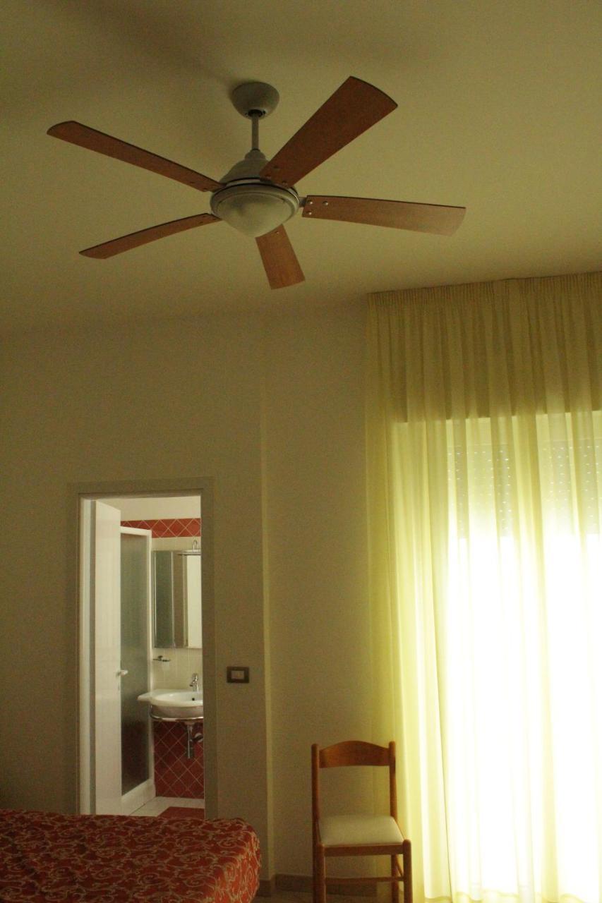 Hotel Ivana Misano Adriatico Esterno foto