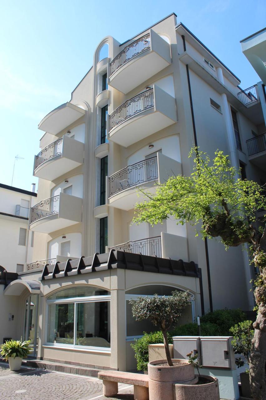 Hotel Ivana Misano Adriatico Esterno foto